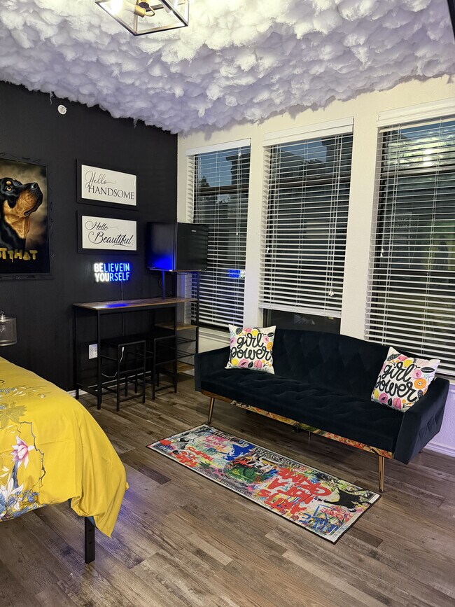Foto del edificio - 1205 Beaconsfield Ln