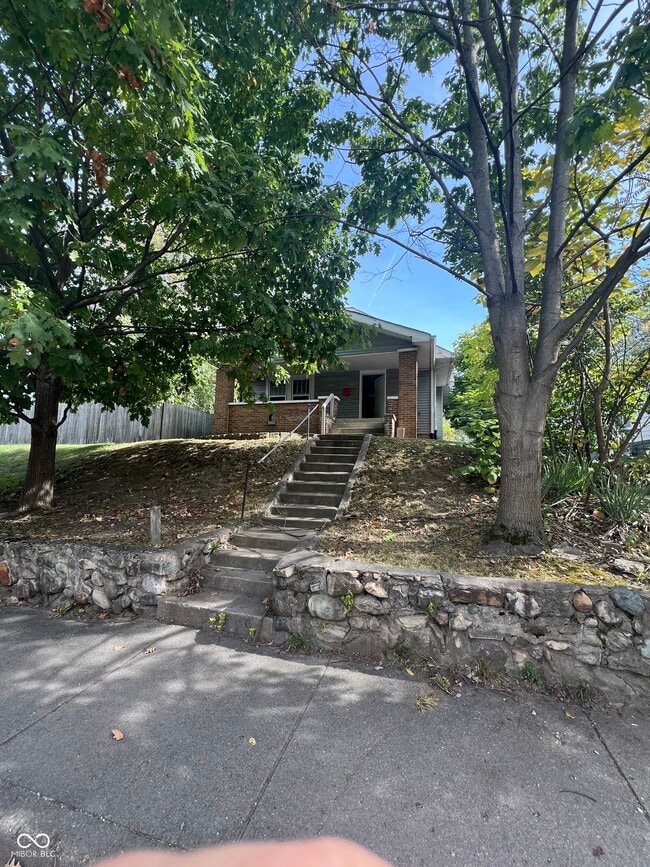 Building Photo - 1341 N Parker Ave