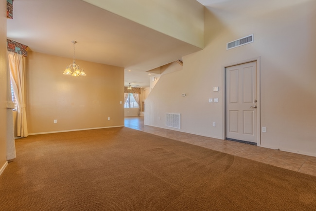 Building Photo - Beautiful home, close to Walmart, Sprouts ...