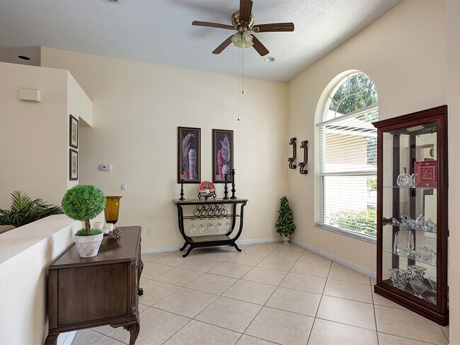 Foto del edificio - 2436 Deermeadow Dr