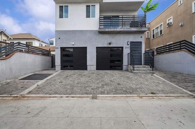 Building Photo - 310 S Breed St