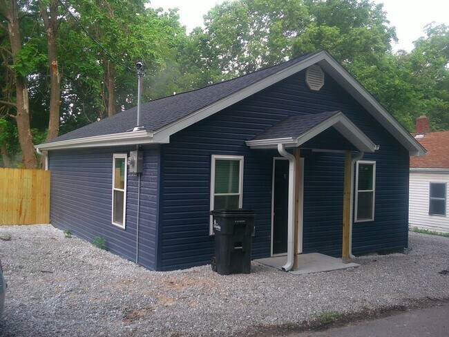Building Photo - Amazing 2 Bed 1 Bath House