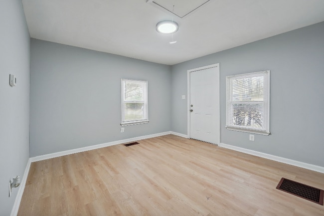 Building Photo - 562 Grant St SW