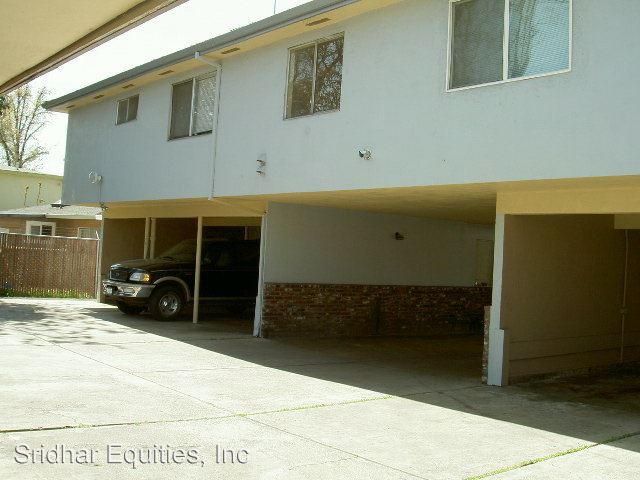Building Photo - 460 S 10th St