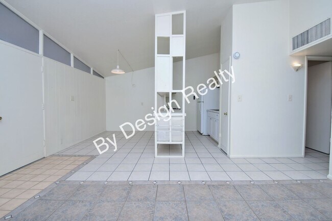 Foto del edificio - Sun-Drenched Mid-Century Living Near Garden District