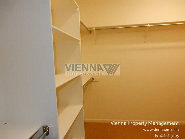 Foto del edificio - 2166 Fawndale Ln