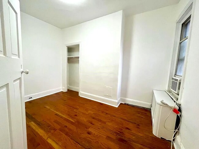 Foto del edificio - 2127 Tasker St