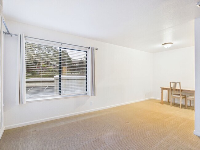 Foto del edificio - Upstairs 1 bedroom condo now available at Cypress Park