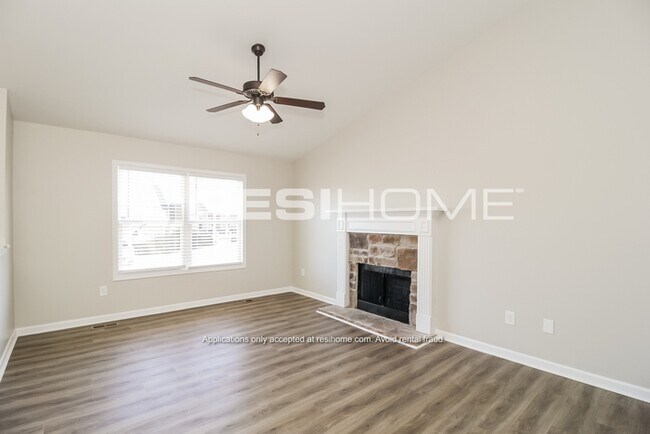 Building Photo - 32 Chimney Springs Dr