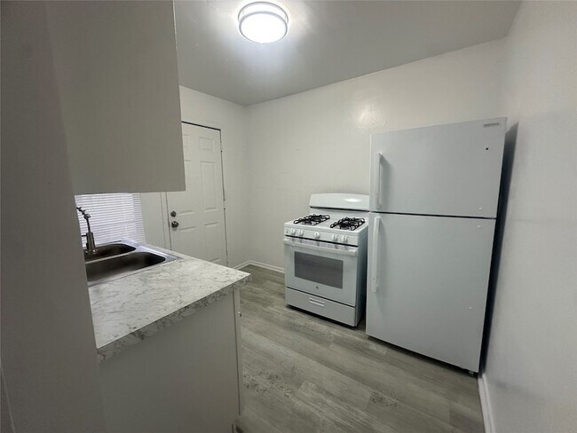 Building Photo - 515 Margil St