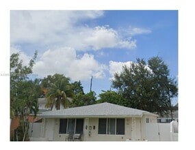 Building Photo - 16982 NE 21st Ave