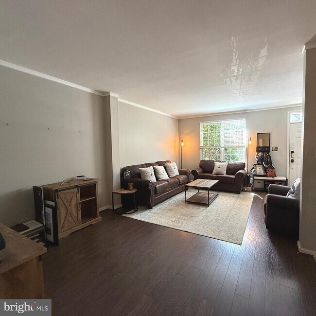 Building Photo - 8807 Howland Pl