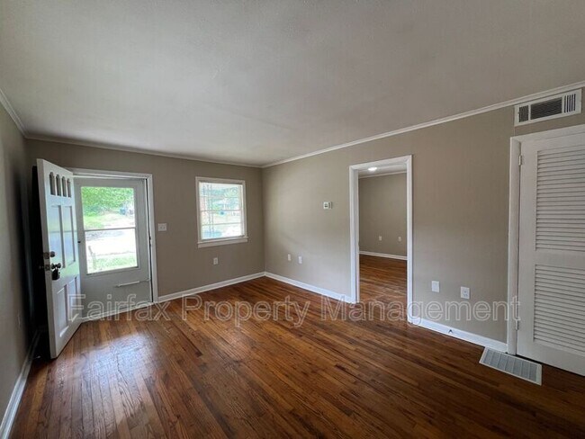 Building Photo - 512 Burlington Ave