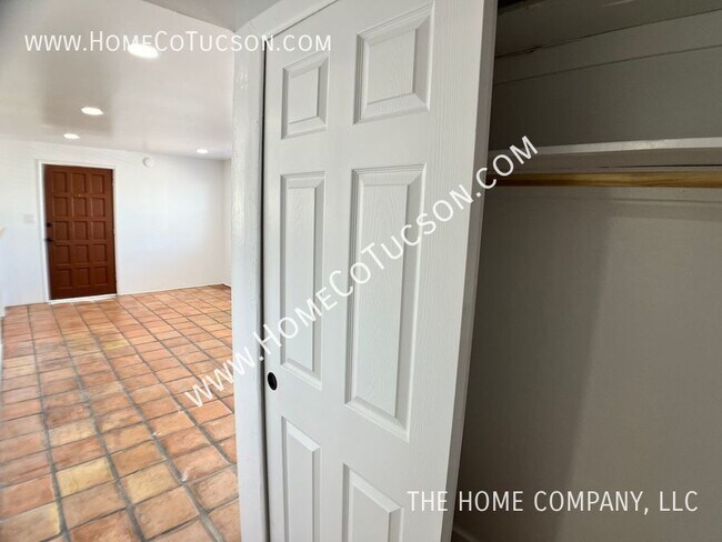 Building Photo - 601 S Bryant Ave Unit A