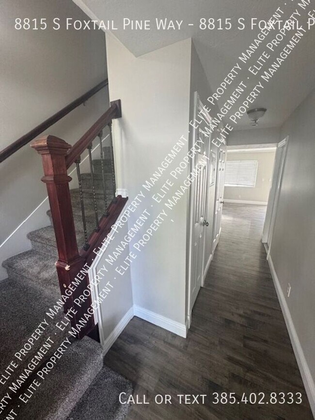 Foto del edificio - 8815 Foxtail Pine Way
