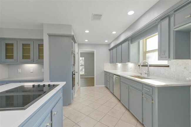 Foto del edificio - 7719 12 Fairway Ln