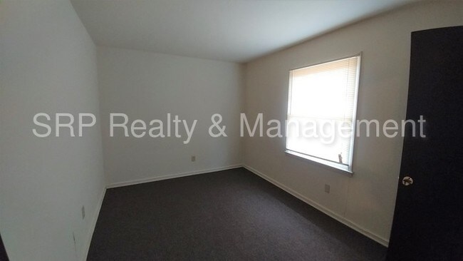Building Photo - 1 Chesterfield Ct