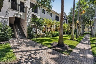 Building Photo - 3022 Alcazar Pl