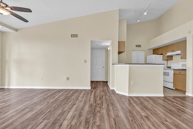 Building Photo - 521 Villa Cir