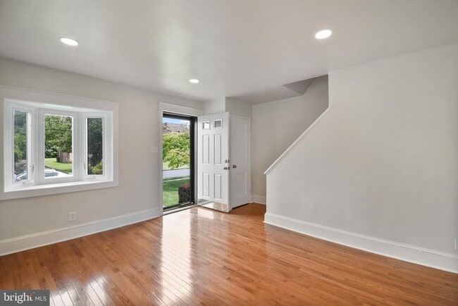 Building Photo - 111 W Sylvan Ave