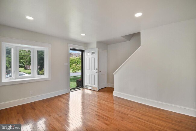 Foto del edificio - 111 W Sylvan Ave