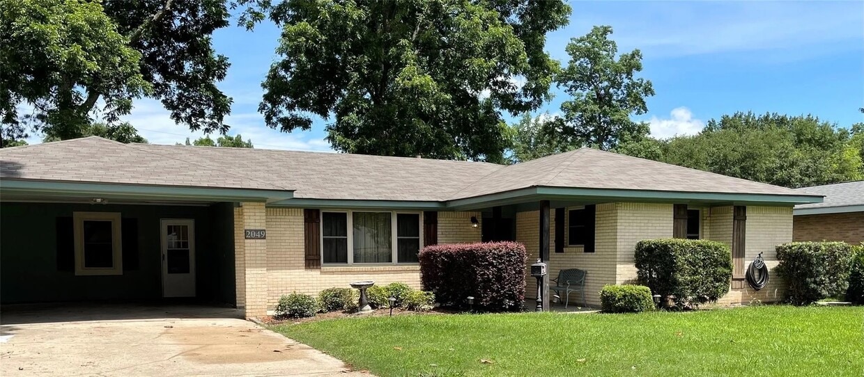Primary Photo - 2049 Horton Ave