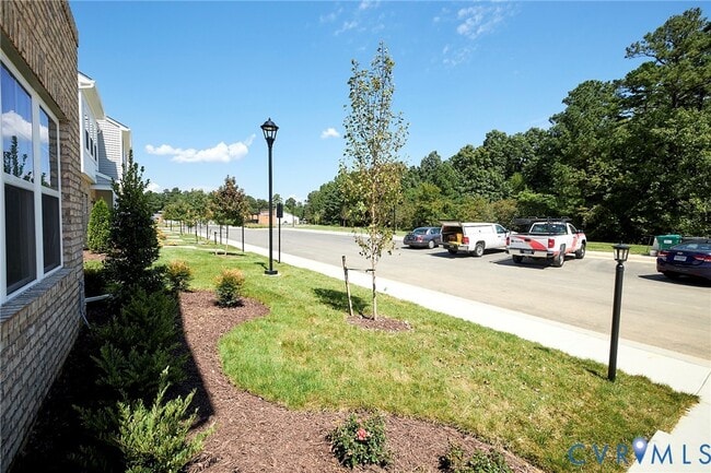 Building Photo - 214 Greenpark Rd