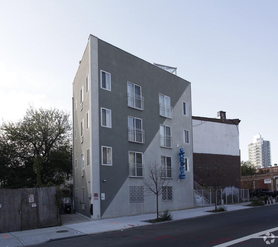 Primary Photo - 332 Park Ave