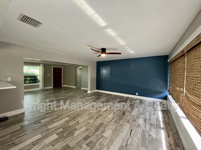 Foto del edificio - 2323 Surrey Ln