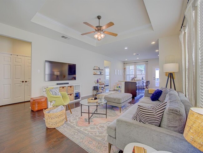 Building Photo - 9928 Aly May Dr