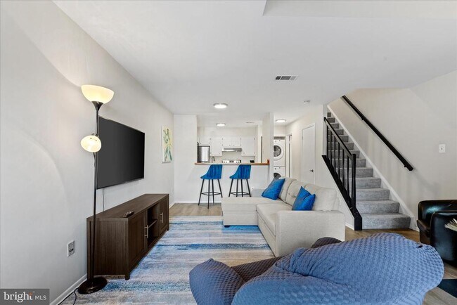 Foto del edificio - 3911 Woodhue Pl