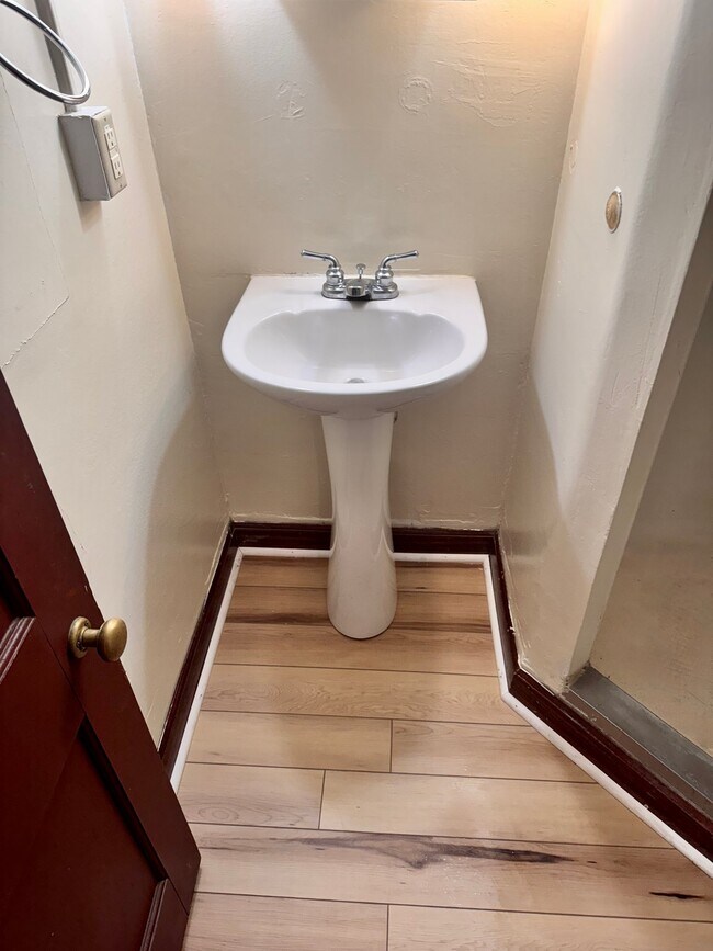 Foto del edificio - 1210 N Atherton St