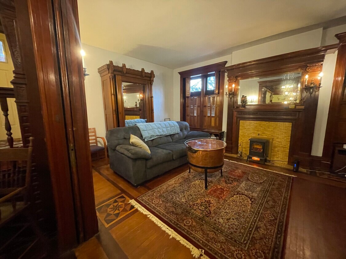 Primary Photo - 701 S George St