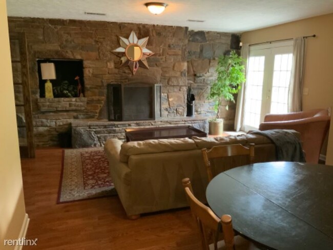 Building Photo - 4 br, 2 bath House - 355 Flushing Dr.