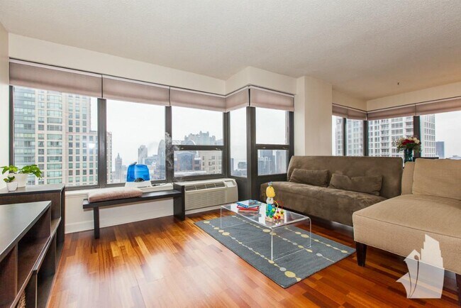 Foto del edificio - 30 E Huron St