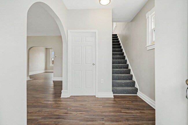 Foto del edificio - Newly Renovated 3 Bed, 2 Bath Single Family Home in Overbrook Area - Central AC, Off-Street Parki...