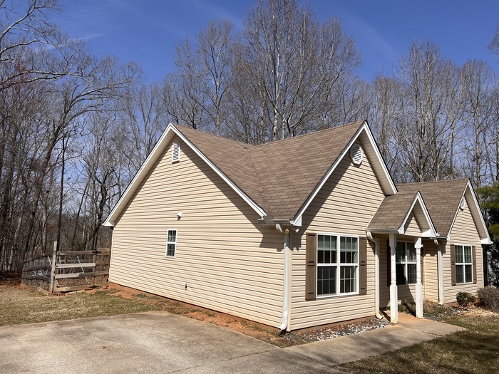 Primary Photo - Cute Ranch Home with Fenced in Back yard!