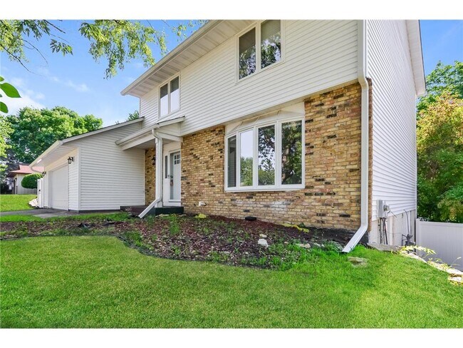 Foto del edificio - 8525 Ivywood Ave S