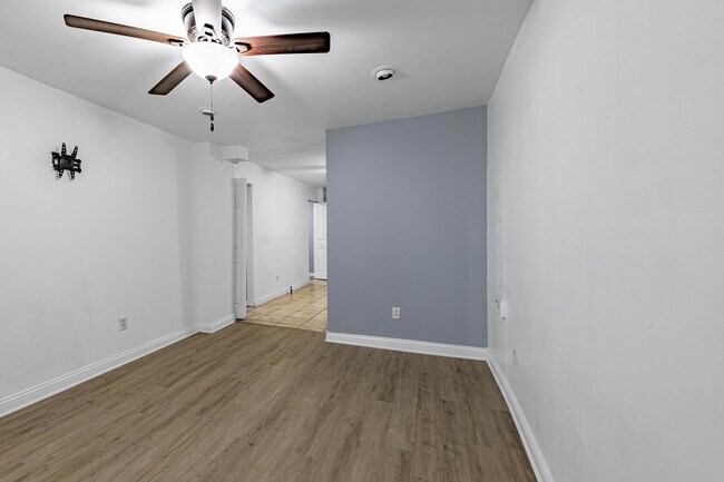 Building Photo - 3943 S Artesian Ave