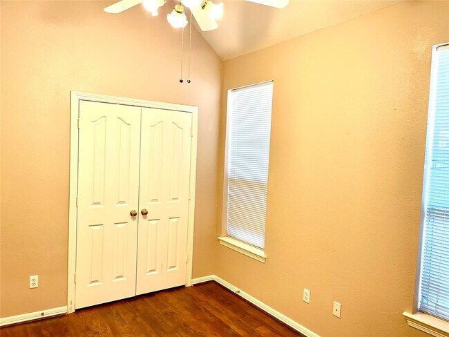Building Photo - 8503 Raybluff Ln