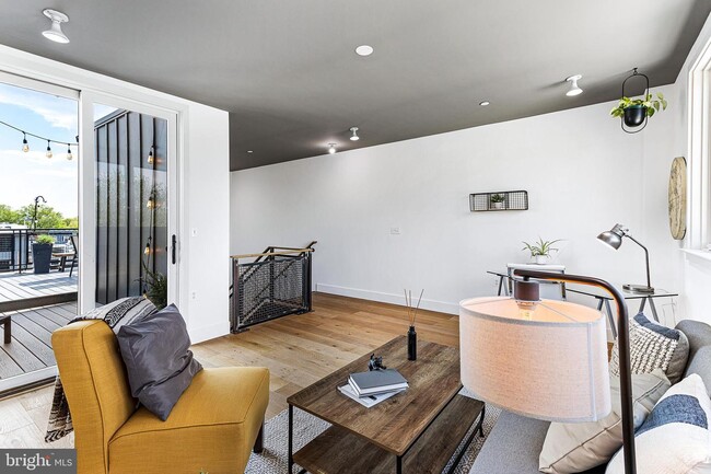Foto del edificio - 770 Girard St NW