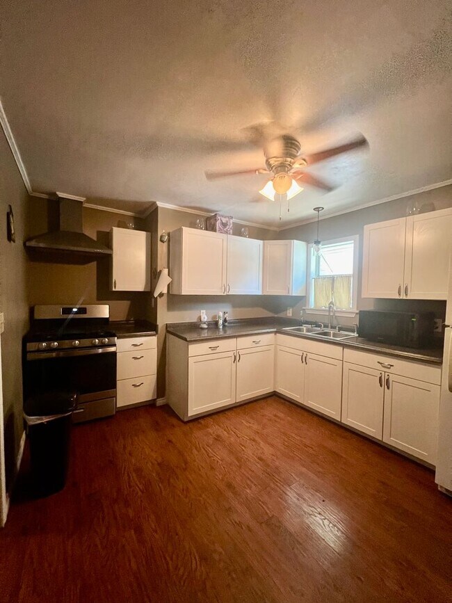 Foto del edificio - 1322 W Mayfield Blvd