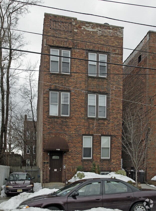 Primary Photo - 119 Roosevelt Ave