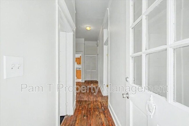 Building Photo - 512 E Waldburg Ln