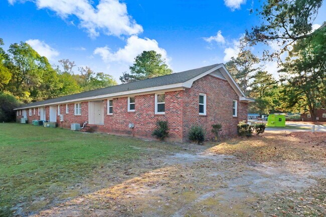 Foto del edificio - 2 BR | 1 BA Apartment - Scott Hills Apts in Goldsboro *Trash/Water/Lawn Care Included*
