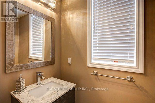 Building Photo - 33 Mazarine Ln