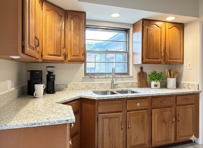 Foto del edificio - 5430 E 11th St