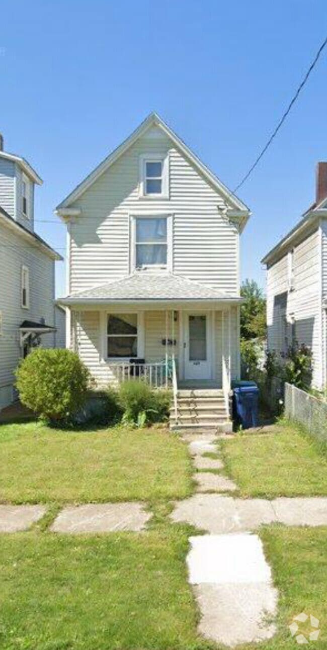 Building Photo - 624 21st St