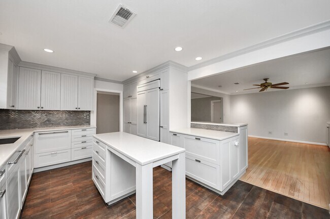 Foto del edificio - 6403 Waltway Dr