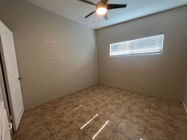 Foto del edificio - 906 S Mariana St